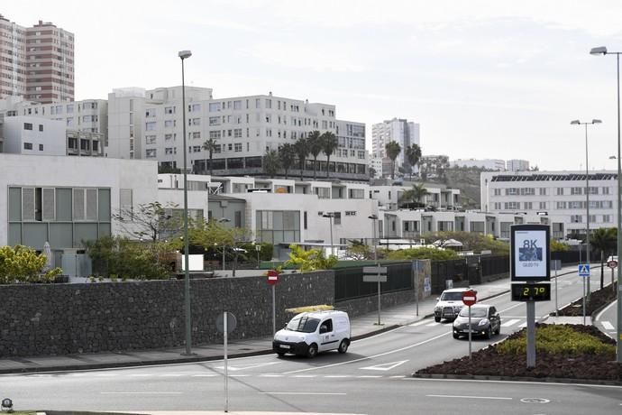 25-12-19 LAS PALMAS DE GRAN CANARI. LA MINILLA. LAS PALMAS DE GRAN CANARIA. Foto de un edificio de dúples en la Avenida de Ansite, número 11, que tienen exceso de altura, con respecto al plan general.  Fotos: Juan Castro.  | 25/12/2019 | Fotógrafo: Juan Carlos Castro