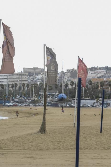 CONTAMINACION EN LA PLAYA DE LAS ALCARAVANERAS