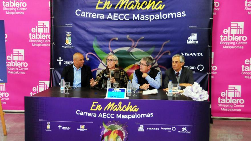 Por la izquierda, Roberto Martel, Pepe Dámaso, Marco Aurelio Pérez y Fernando Fraile, este lunes durante la presentación de la carrera.