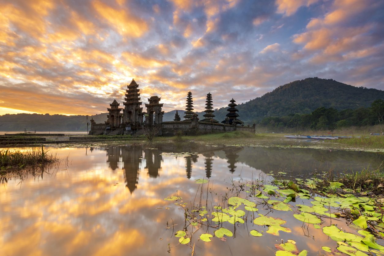 Amanecer en el lago Tamblingan.