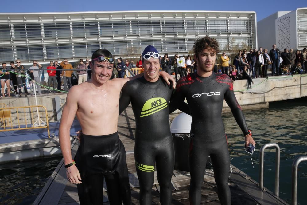 300 nadadores estrenan la I Travessia de Nadal