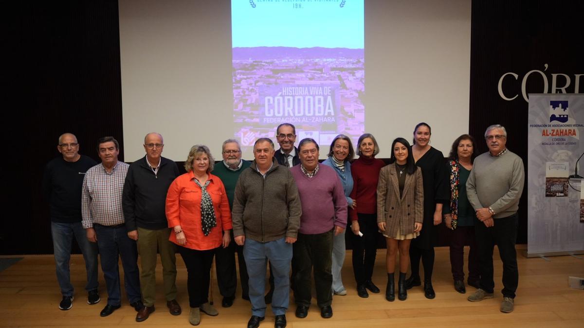 Foto de familia de la Federación Al-Zahara, antes del estreno de su documental, esta tarde en el CRV.