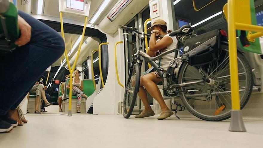 El metro ha estabilizado el número de usuarios en unos 13.000 al día en la primera semana.