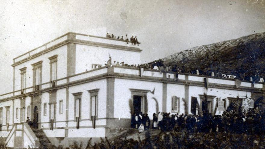 Fachada del Hospital de San Roque tras sus primeros años de funcionamiento en el siglo pasado.