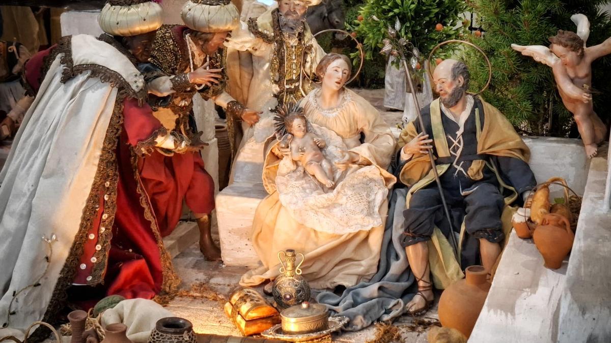 Detalle del belén napolitano de los Dolores de San Juan, instalado en el Museo Carmen Thyseen.