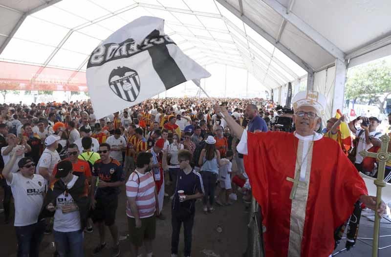 Fan zone del Valencia CF en Sevilla