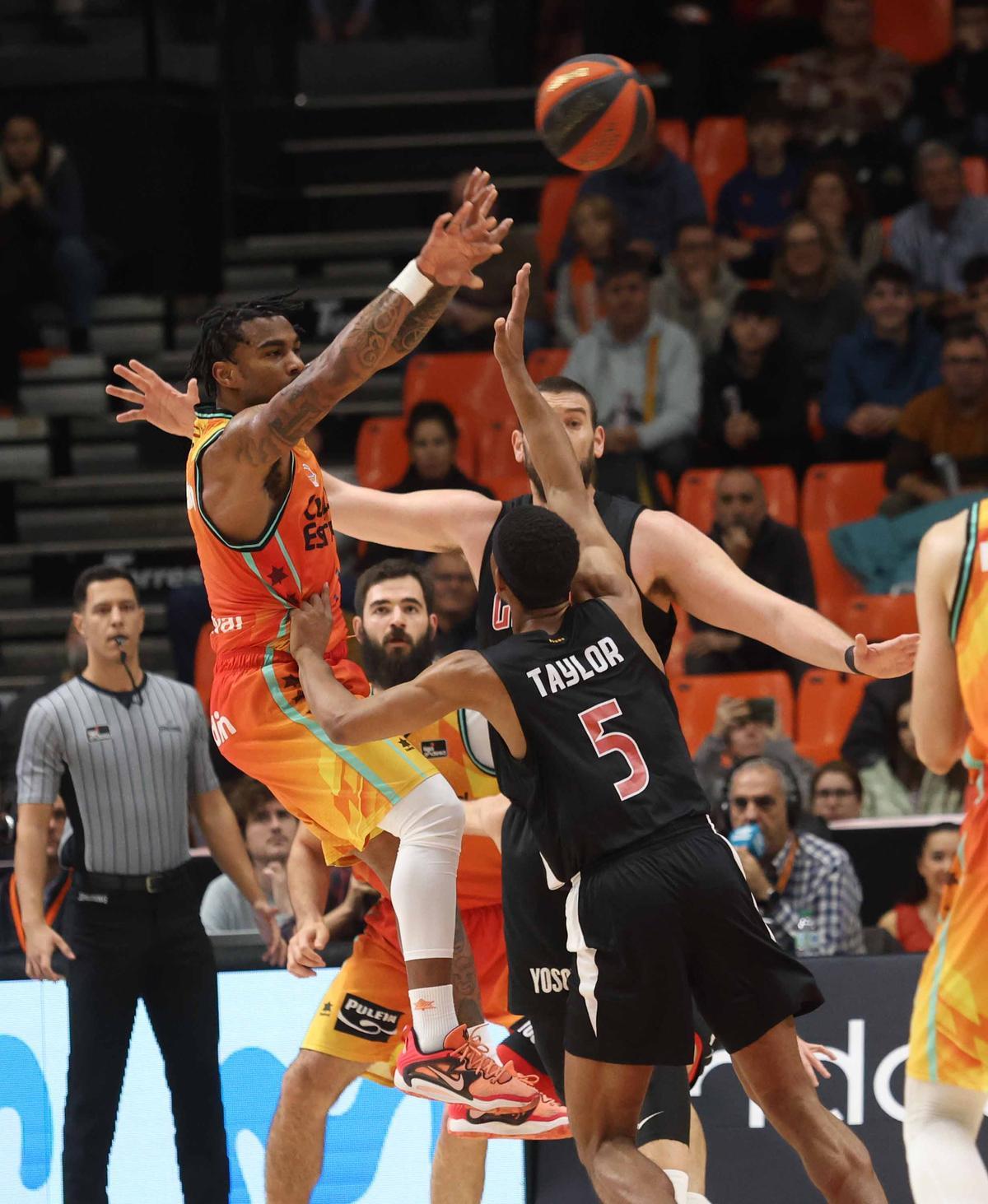 Las mejores imágenes del Valencia Basket - Girona Basketball