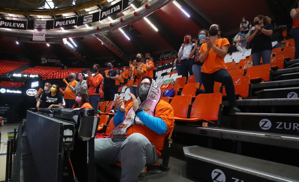 Pantallas gigantes en la Fonteta