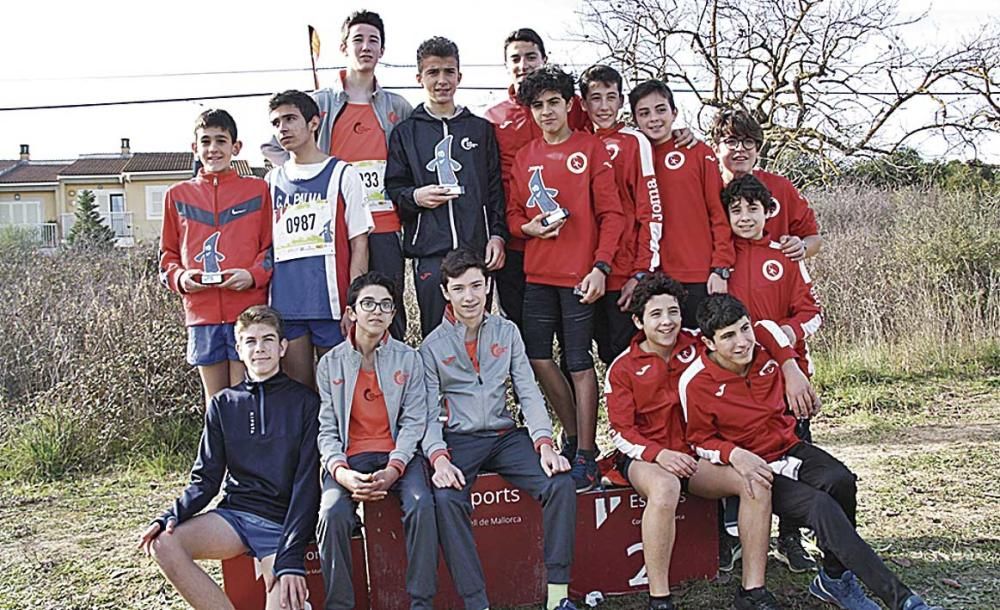 Aziz Boutoil y Atteneri Tur se llevan la victoria en el Cross Es Raiguer