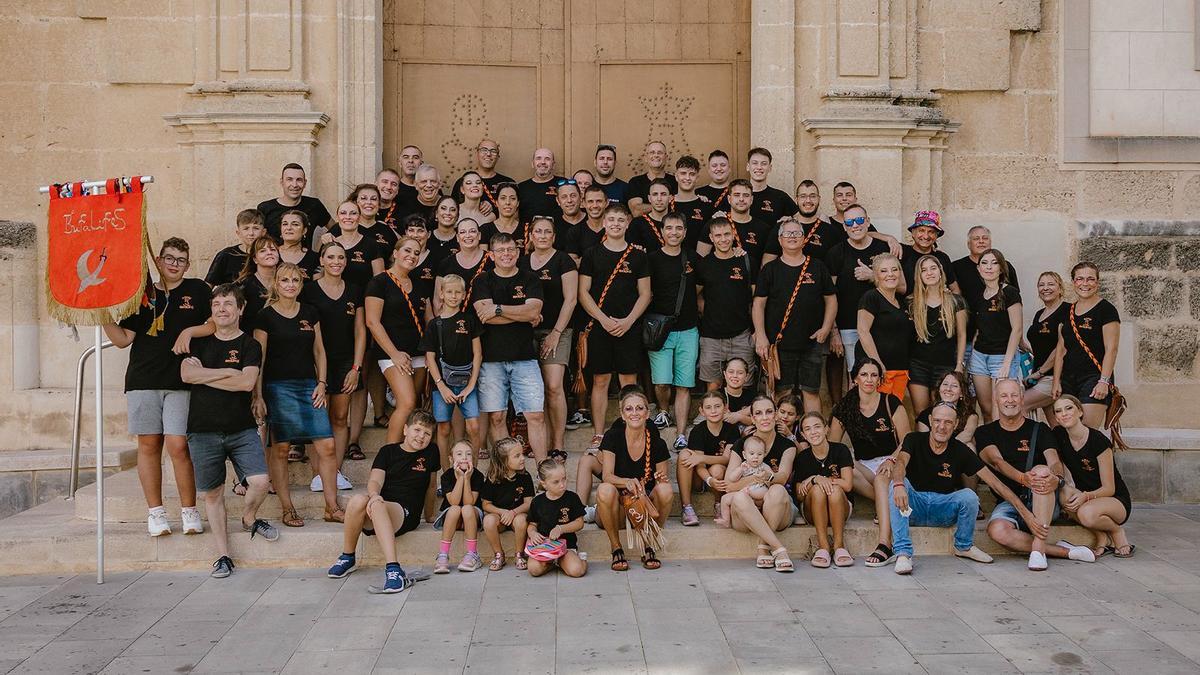 La comparsa mora Bufalifes de la Pobla del Duc, al completo.
