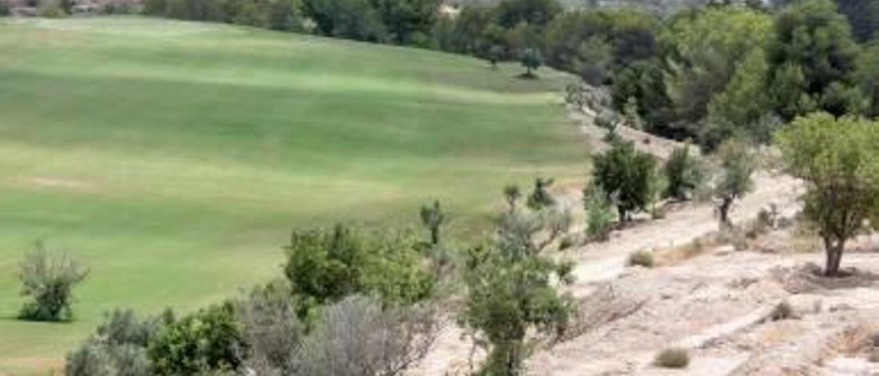 Un polémico campo de golf y 1.400 casas a medias entre Finestrat y La Vila