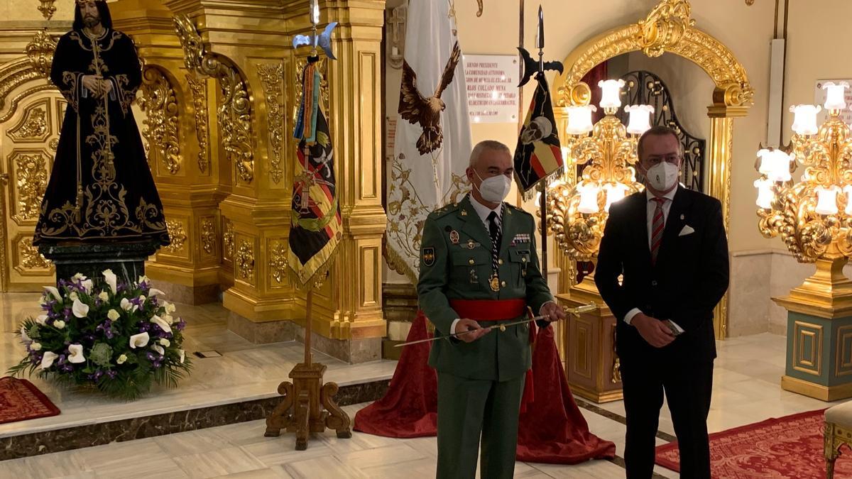 Melchor Marín Elvira, con el sable junto a Ramón Mateos Padilla.