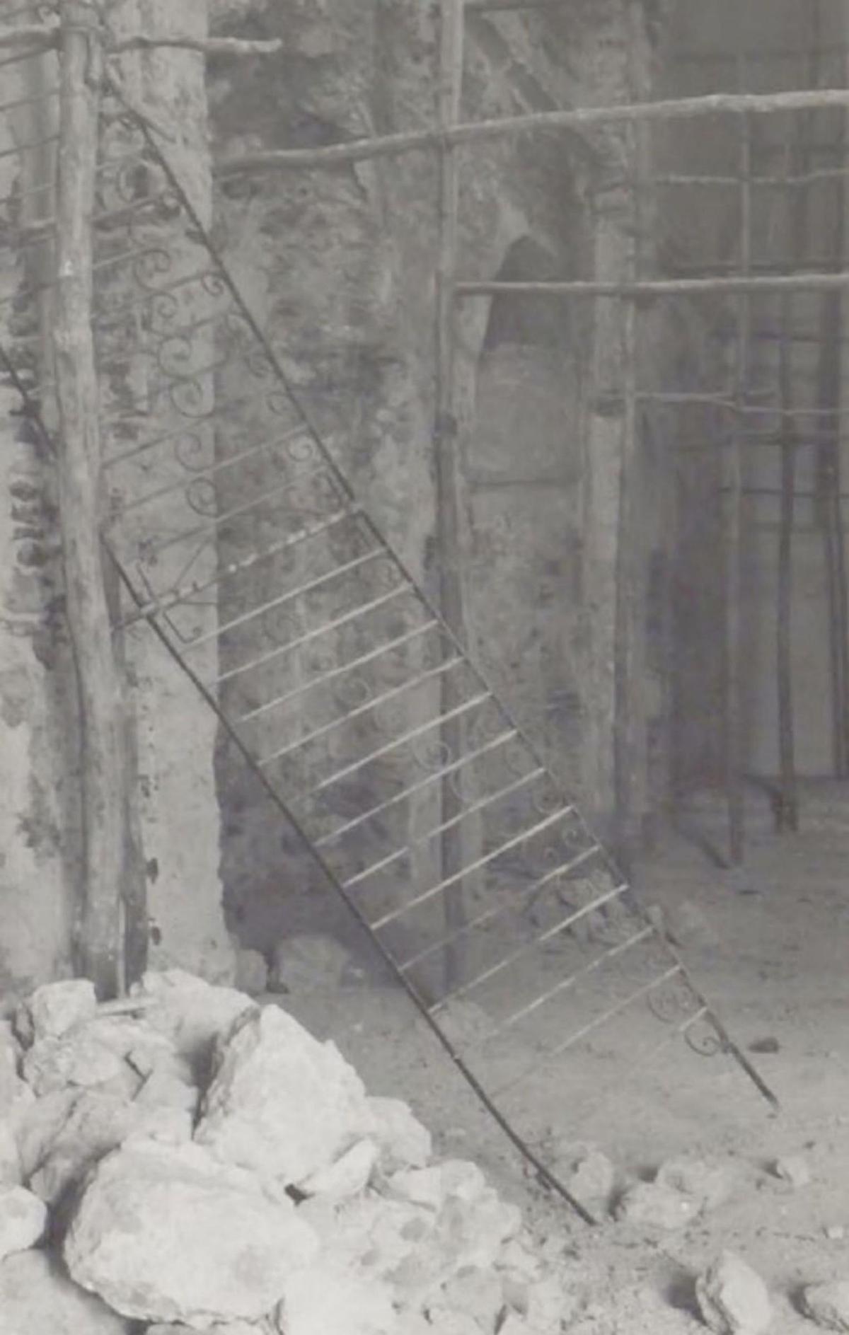 Estado de la iglesia de Santa Eulària en 1937 tras ser «saqueada
e incendiada» por los milicianos en el verano de 1936 | B.N.E.