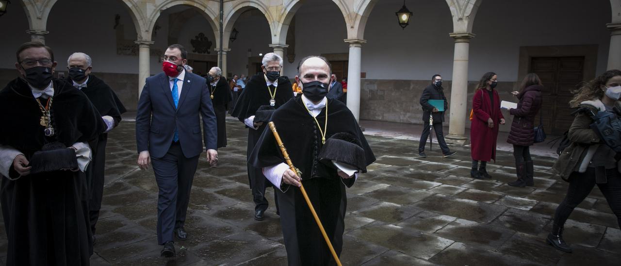 Ignacio Villaverde, nuevo rector de la Universidad de Oviedo: “Querido presidente Barbón, o vamos juntos o no vamos a ninguna parte"