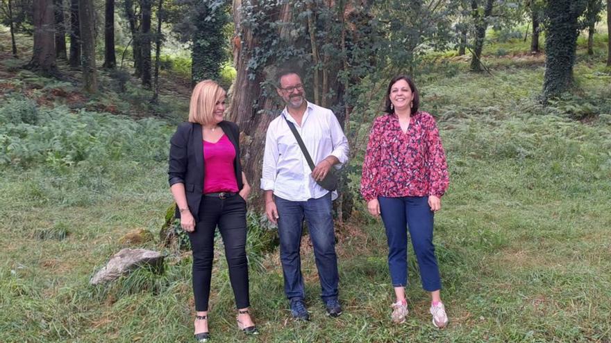 Digna Rivas, Alberto Vilas y Rita Pérez, en el Carballo das Cen Pólas.