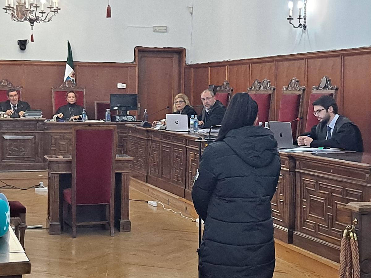 La acusada de apuñalar a su pareja en Zafra: "Lo pinché para que él no me pinchara a mí"