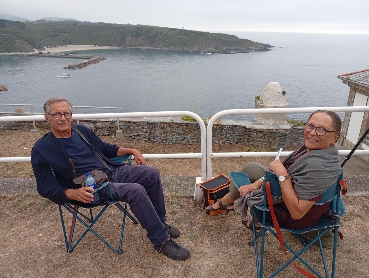 Luarca vive el eclipse con emoción y "esperanza" pese a las nubes Luarca vive el eclipse con emoción y "esperanza" pese a las nubes
