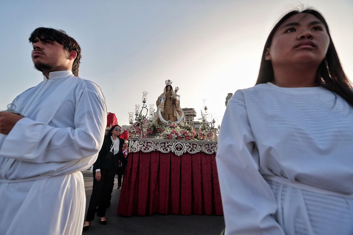 Procesión marítimo-terrestre de la Virgen del Carmen en Santa Cruz