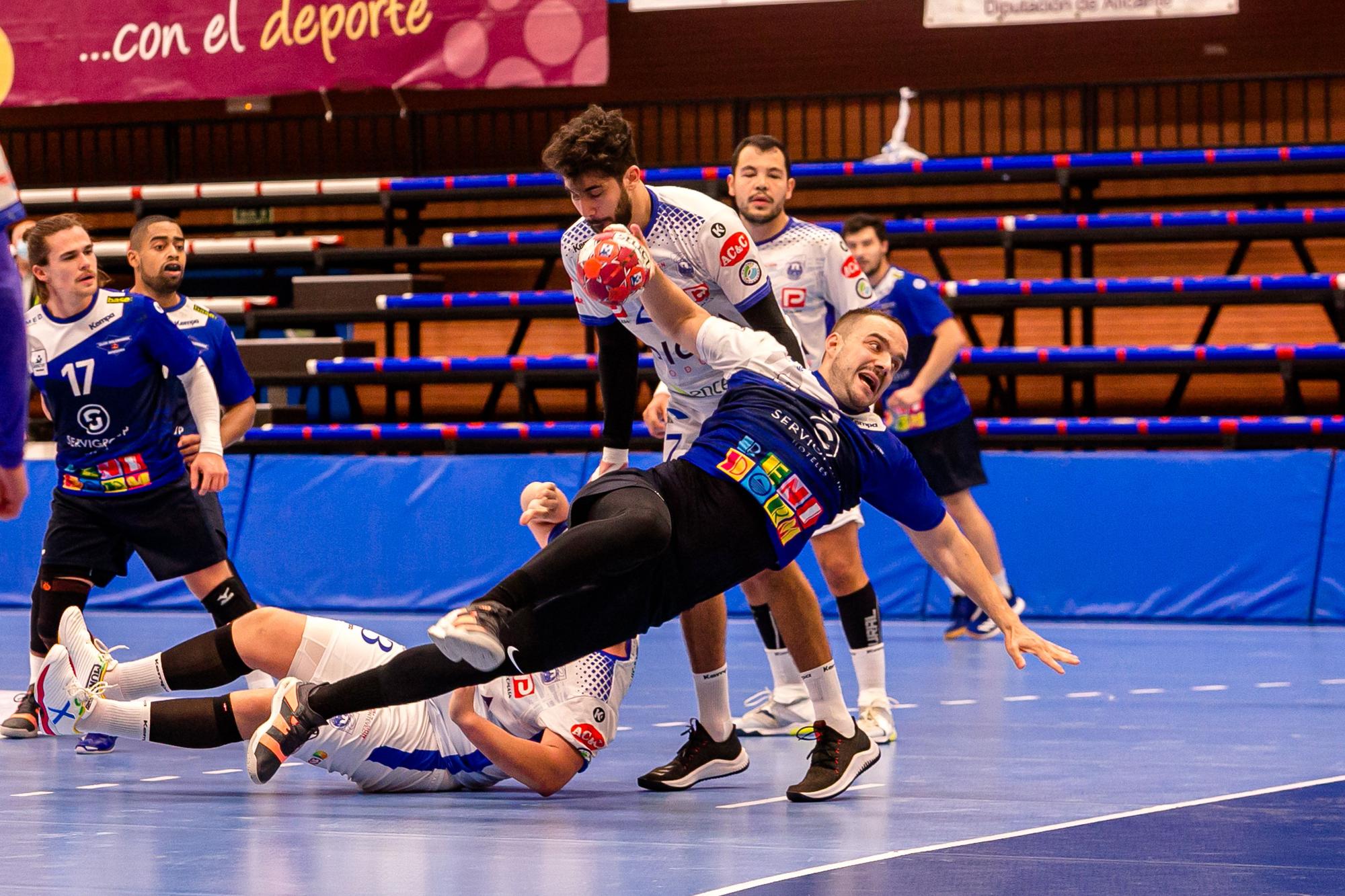 El BM Benidorm vence por 34-25 al Cisne (34-25)