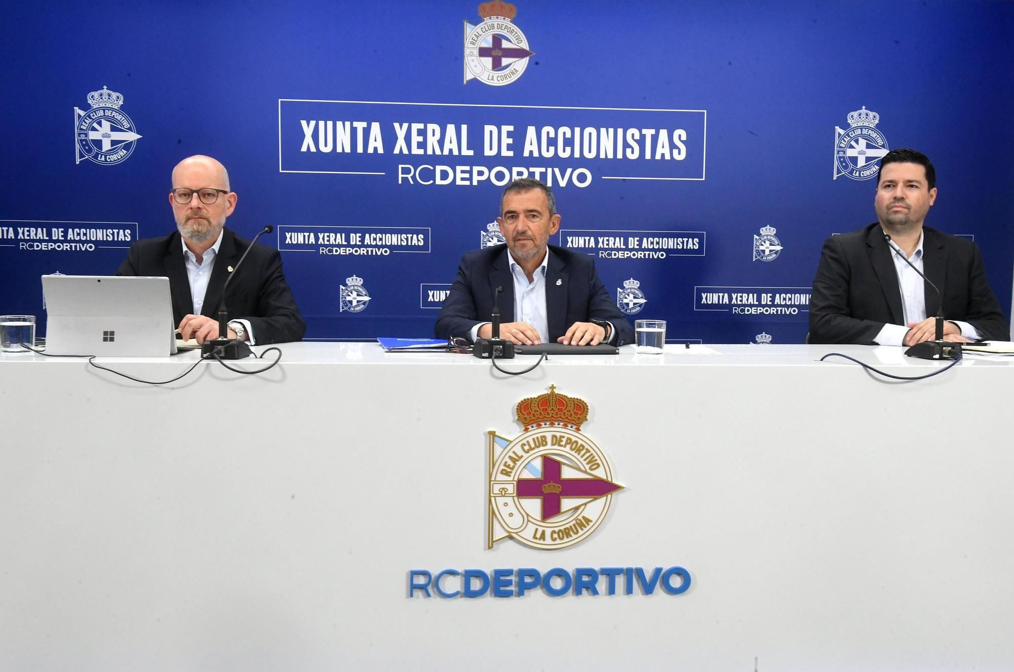 El presidente del Deportivo anuncia en la junta su salida del club
