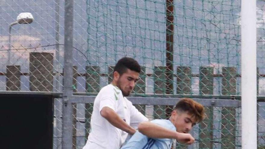 Un jugador del Celta, durante un partido en A Madroa. // Alba VIllar