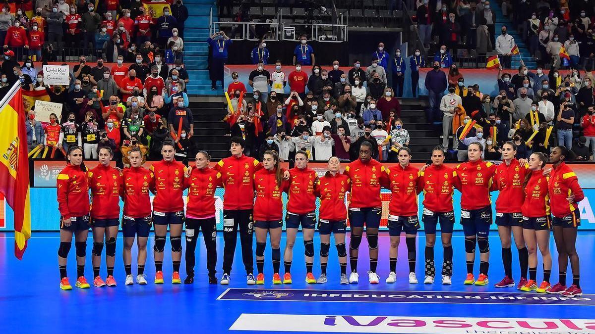 Selección española femenina, antes de un partido en Granollers