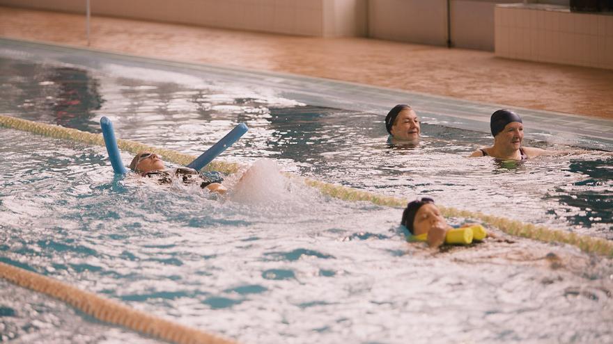 Alarga el verano en Santiago: se abre el plazo de los cursos intensivos de natación en Santa Isabel