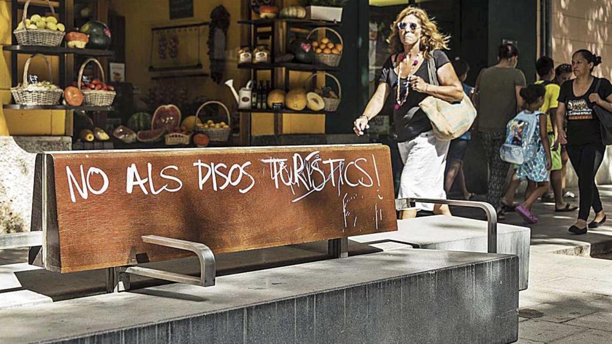 Imagen de archivo de una pintada a modo de protesta.