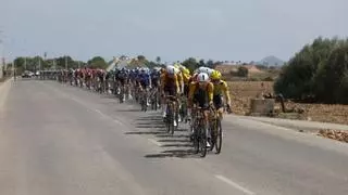 Enric Mas supera feliz otra etapa trampa camino de la montaña