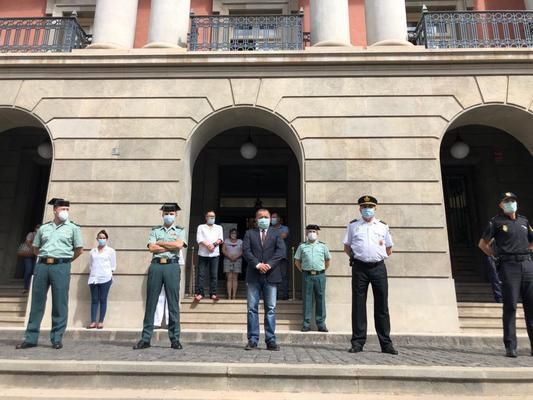 Minuto de silencio en la Delegación del Gobierno de Canarias por los fallecidos por Covid-19