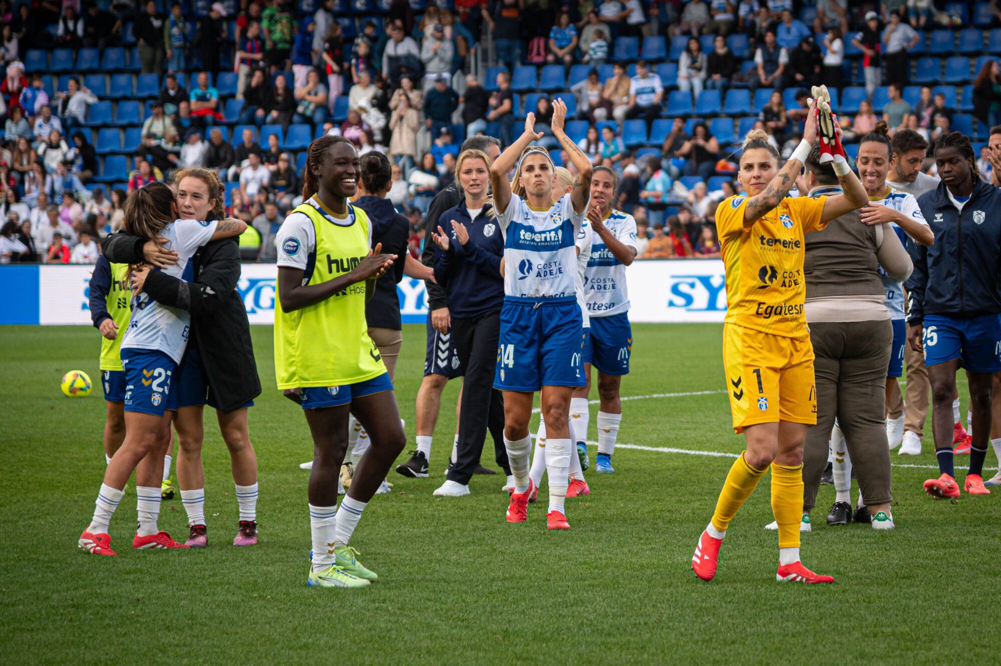 Afición del Costa Adeje - FC Barcelona