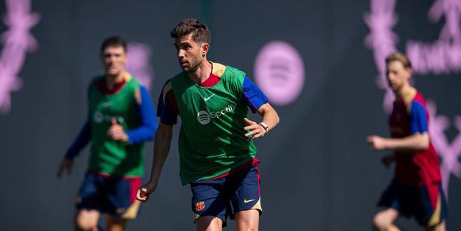 Christensen, Sergi Roberto y Frenkie de Jong, en el entrenamiento del Barça preparando el duelo con el Madrid en el Bernabéu.