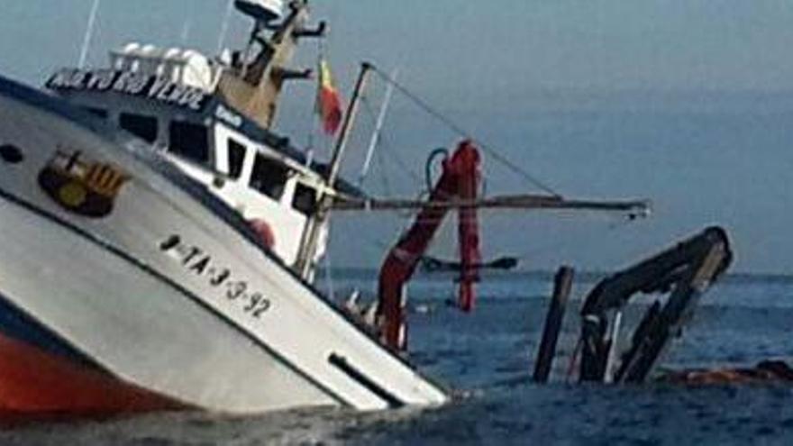 Es manté l&#039;alerta per contaminació pel pesquer enfonsat a les Formigues