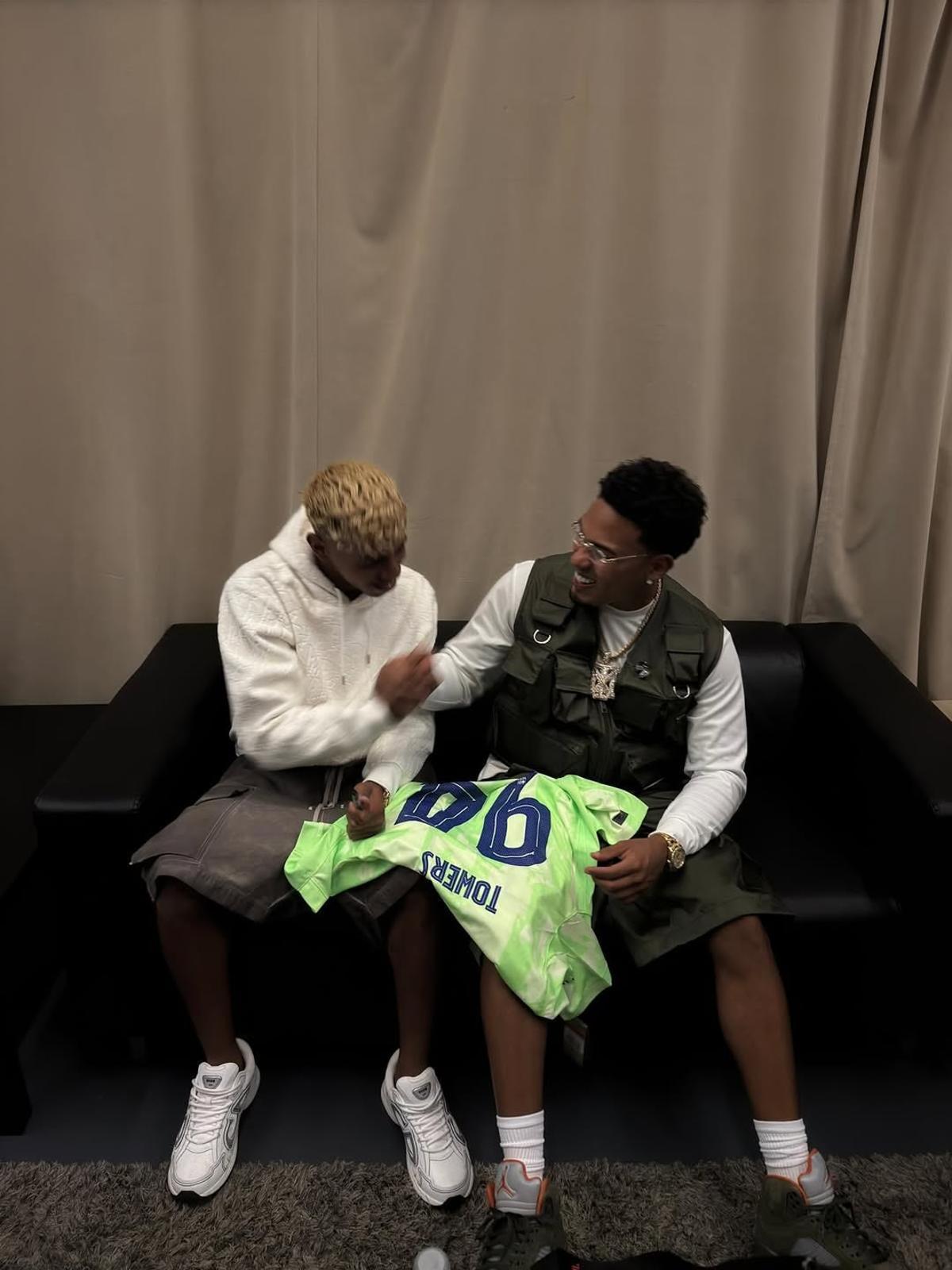 Lamine Yamal, junto a Mike Towers en su concierto en Barcelona Lamine Yamal, junto a Mike Towers en su concierto en Barcelona