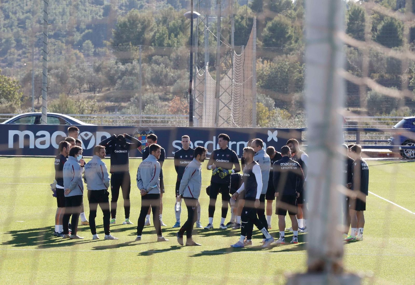 Adiós a Javi Pereira y la dirección deportiva y primer día del interino Lisci