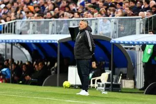 La arenga de David Navarro, entrenador del Real Zaragoza, antes de la victoria frente al Almería: "Jugad con el corazón en la mano hasta el final"