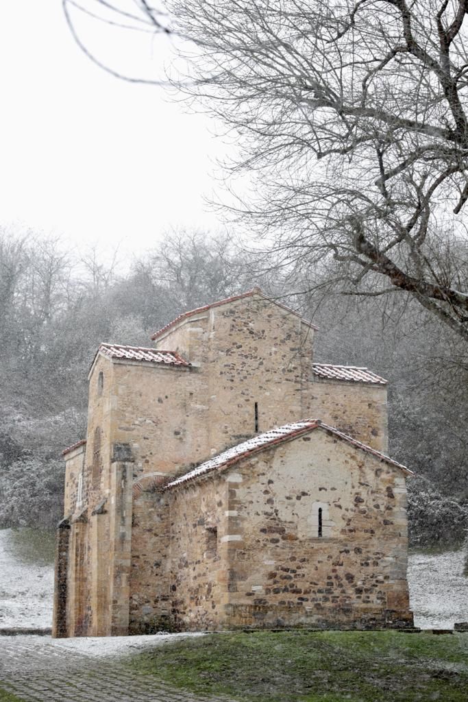 EN IMÁGENES: La borrasca Juliette lleva la nieve casi hasta la costa en Asturias