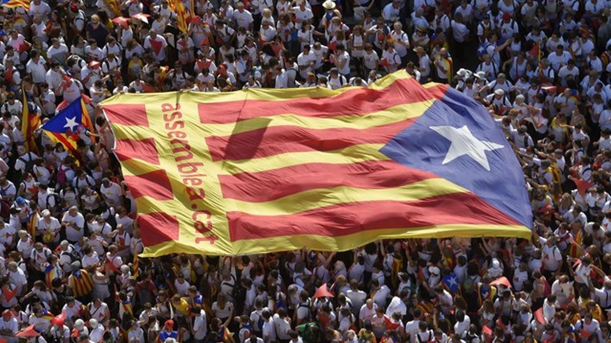 Una 'estelada' en la Via Lliure