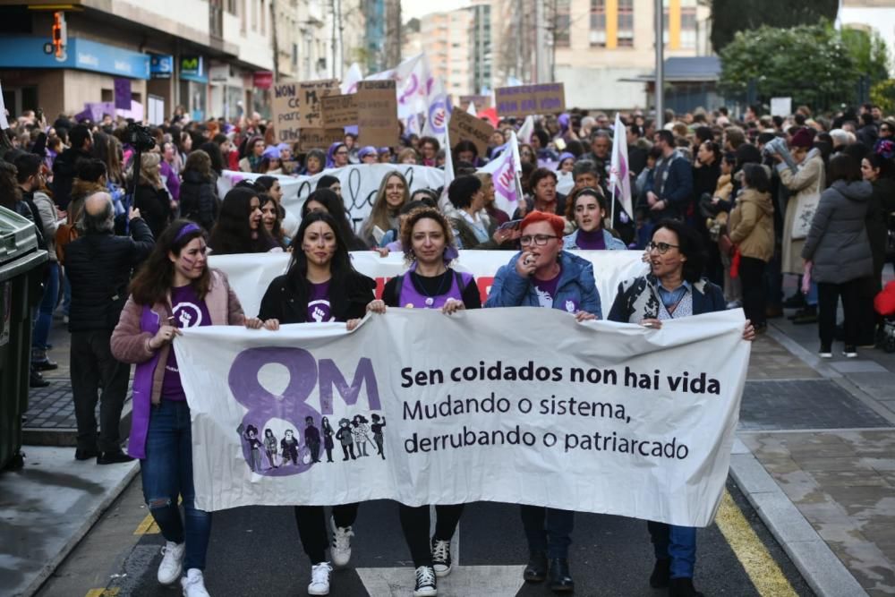 Una multitudinaria manifestación que recorrió la ciudad durante más de una hora denuncia los feminicidios y recuerda que "sin cuidados, no hay vida".