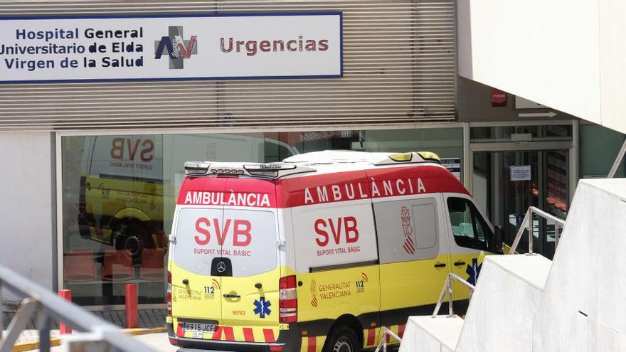 Entrada de Urgencias del Hospital de Elda, esta semana.