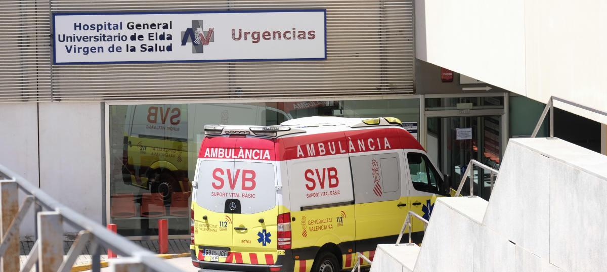 Entrada de Urgencias del Hospital de Elda, esta semana.
