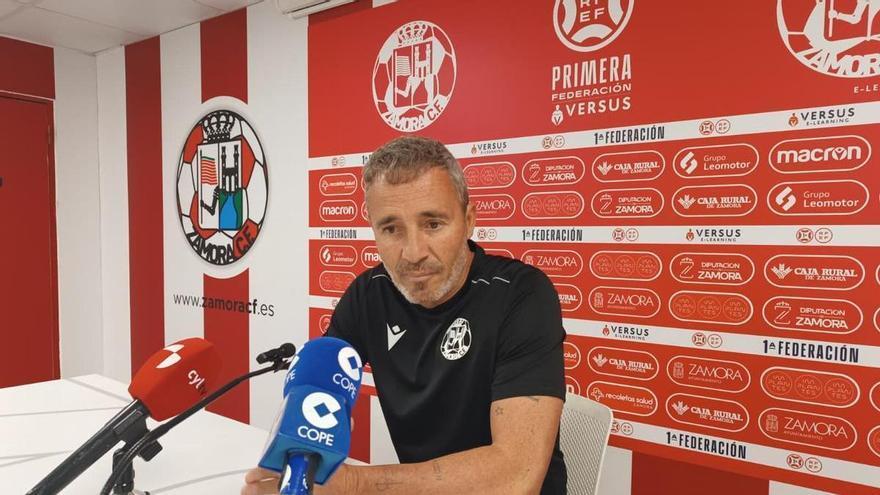 Óscar Cano, entrenador del Zamora CF antes del duelo ante el CE Sabadell CF: "Saldremos a ganar, como siempre"