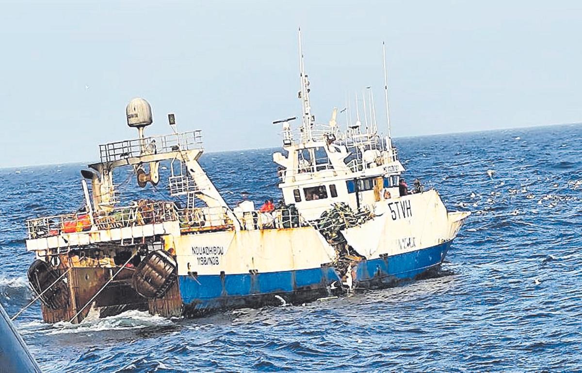 Secuencia del hundimiento del «Tafra 3» tras ser embestido por otro pesquero en Mauritania