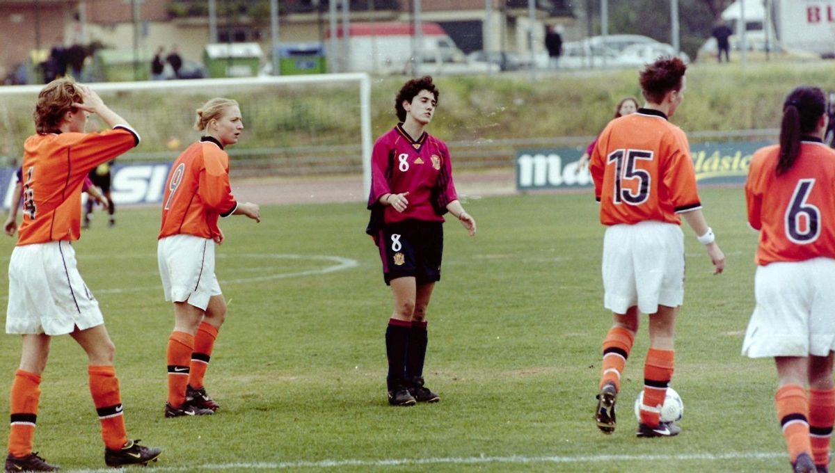 Vanesa Gimbert, con el número 8, durante el choque.
