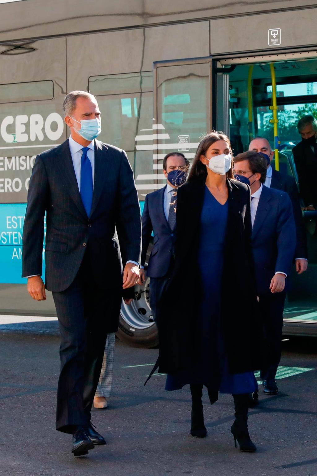 El rey Felipe VI y la reina Letizia en el acto de conmemoración del 75º aniversario de la EMT.