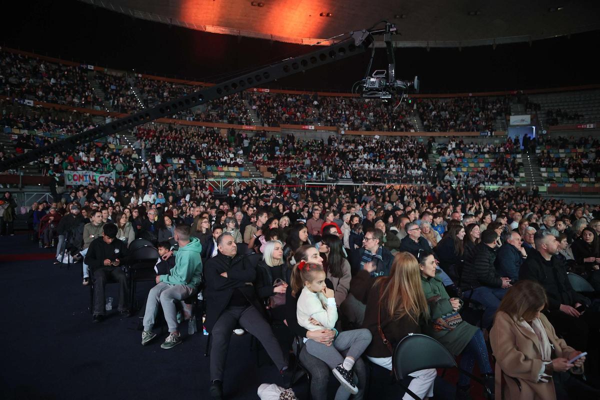El Festival Intercentros 2026 llenó de colorido y solidaridad el Coliseum