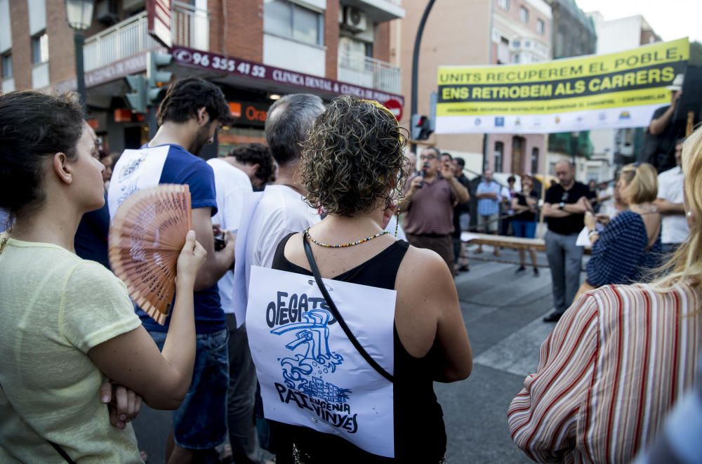 El Cabanyal reclama en la calle que "la urbanización no es suficiente"