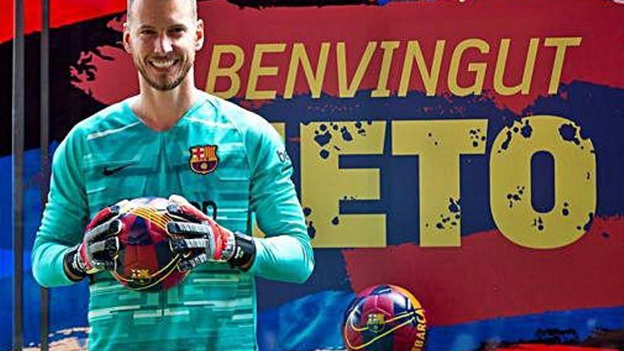 Neto va ser presentat ahir al Camp Nou.