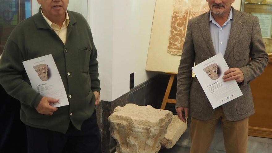 Presentación de la pieza del mes del arqueológo Emilio Diz y el edil Rafael Almagro