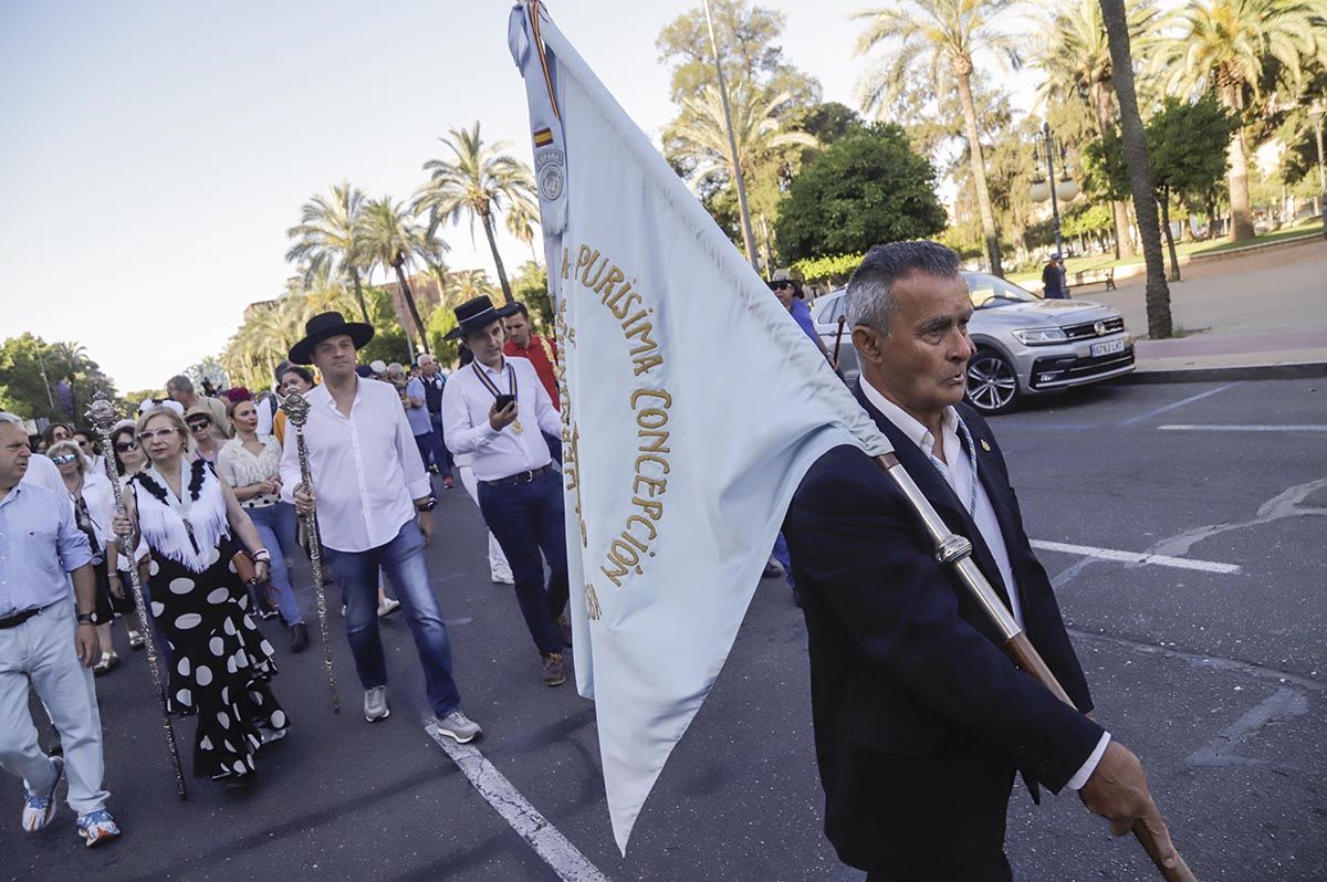 Color y alegría camino del santuario: imágenes de la romería de la Virgen de Linares